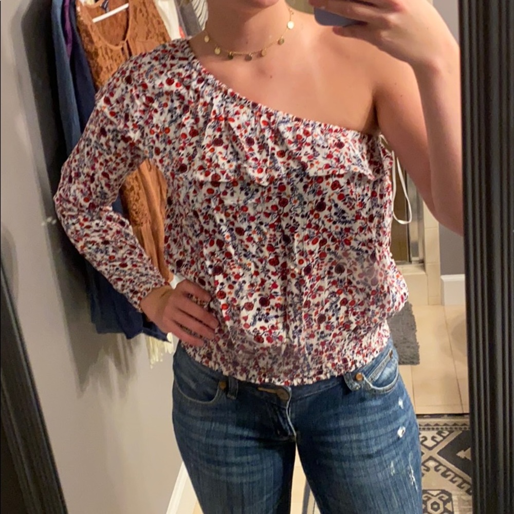 One-Shoulder shirt